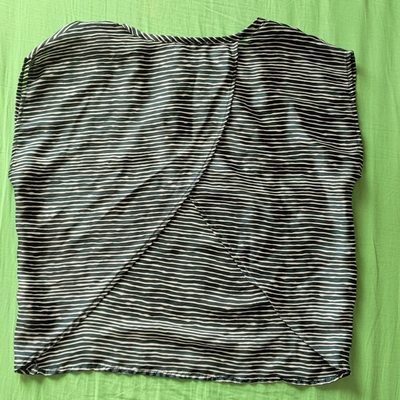 Sold! Rumors open back crop top - Picture 3 of 5